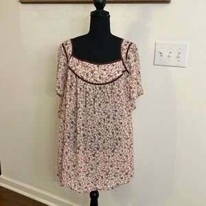 Torrid Romantic Floral Lightweight Semi-Sheer Top, Sz. 5x.